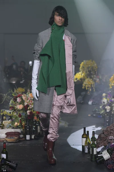 Look 3